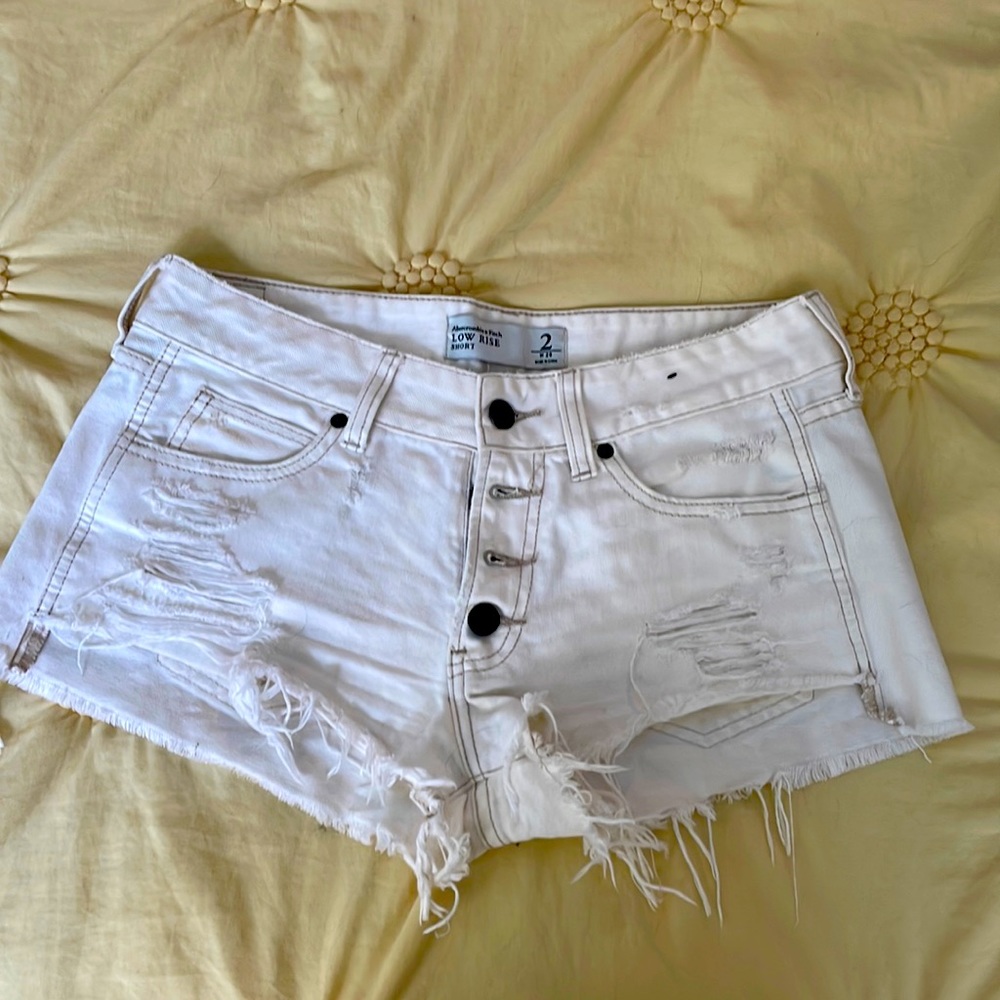 ✨ SOLD✨ Abercrombie & Fitch white jean shorts